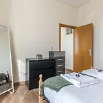 Very Sunny With Large Balcony 3rd Floor Апартаменти