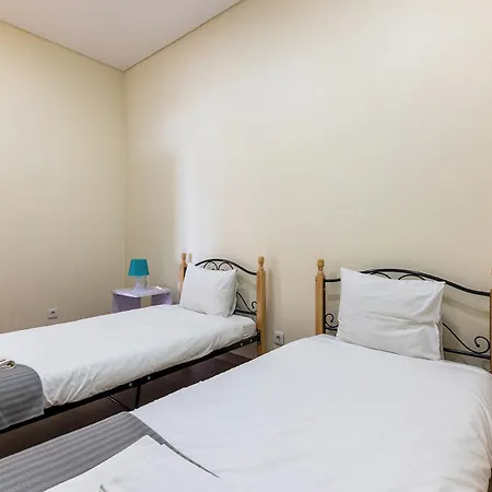Very Sunny With Large Balcony 3rd Floor Apartment Lisbon