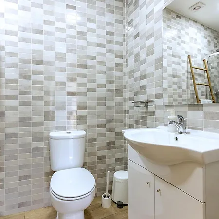 Very Sunny With Large Balcony 3rd Floor Daire Lisboa