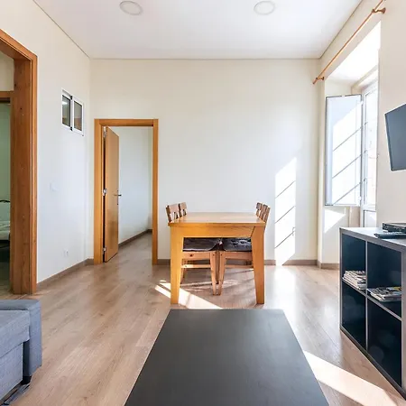 Daire Very Sunny With Large Balcony 3rd Floor Lisboa